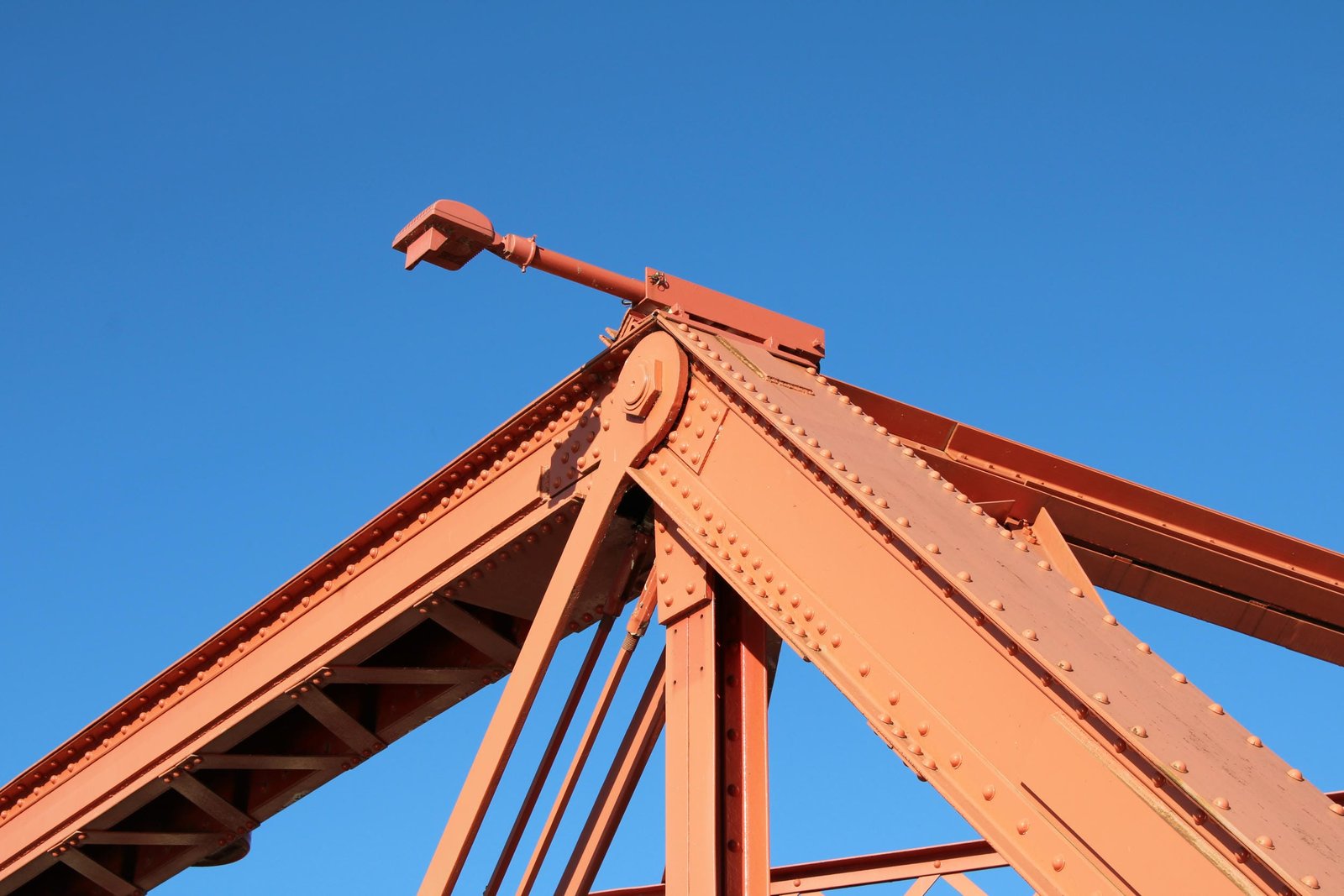 Upper angle connection